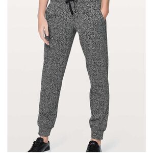 Lululemon Women’s Size 4 Ready to Rulu Pant Jogger Jacquard Luon Black & White